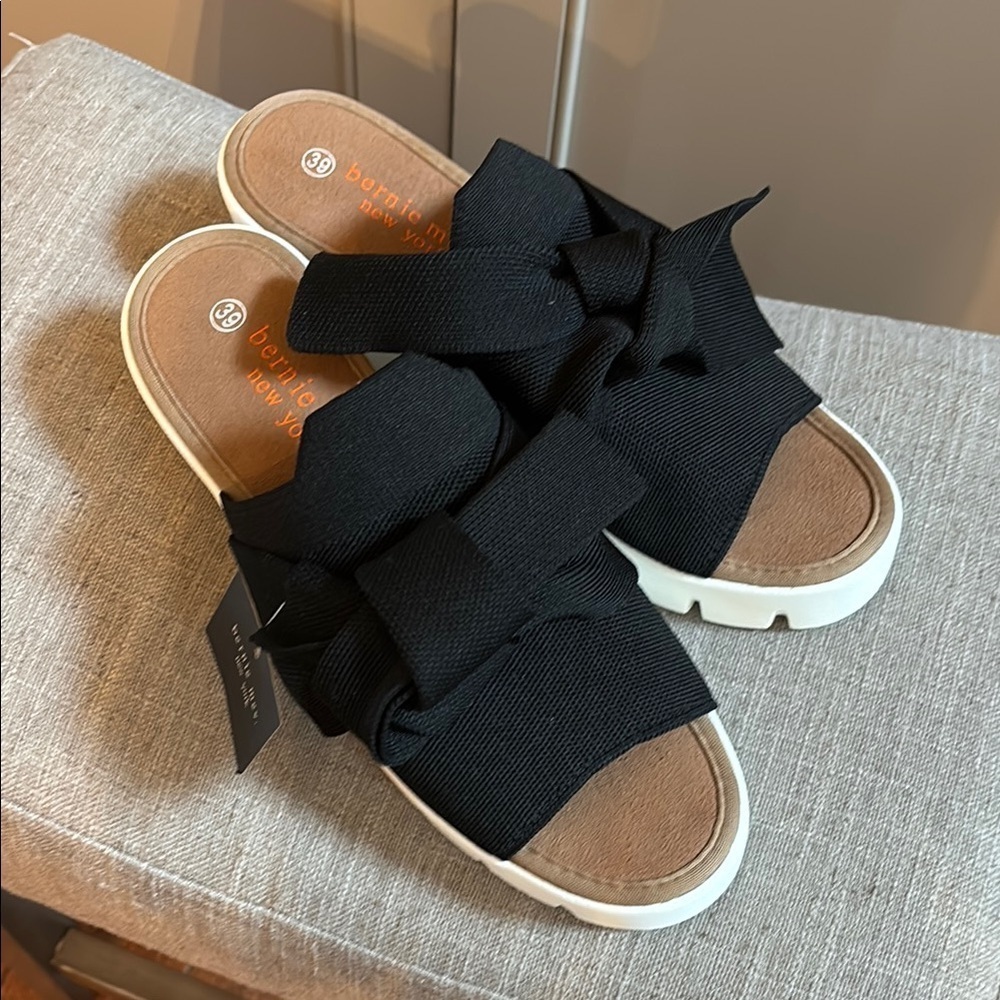 NWT Women's Bernie Mev FX Freesia Flatform Sandals sz 39